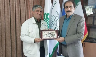 جلوه‌ای ارزشمند از پیوند دانش، هنر و فرهنگ سازمانی؛  اهدای اثر فاخر خوشنویسی به شرکت کشت و صنعت شریف‌آباد
