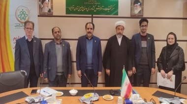 تکریم رئیس اداره منابع انسانی مرکز تحقیقات و آموزش کشاورزی قزوین