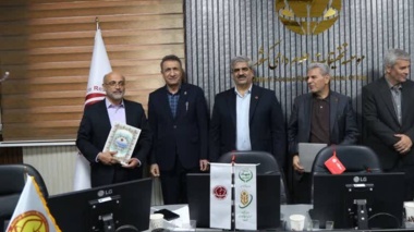 تقدیر از بخش تحقیقات علوم دامی مرکز تحقیقات کشاورزی قزوین در گردهمایی ملی